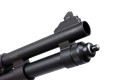 Strzelba Mossberg 590 - wylot lufy z muszką