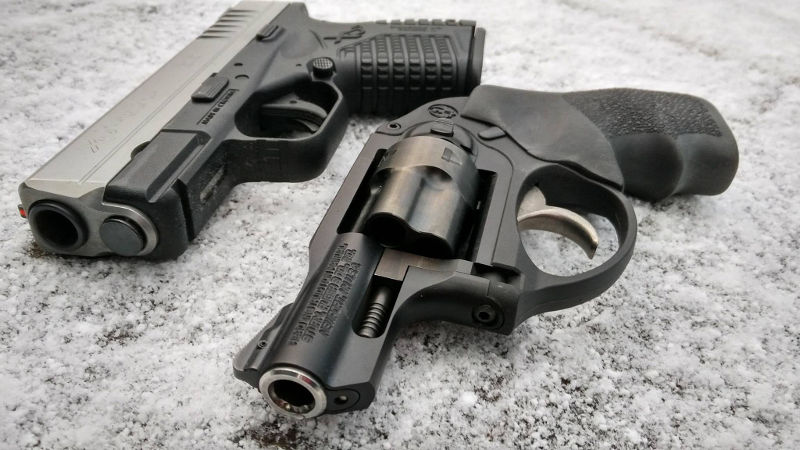 Rewolwer czy pistolet: co wybrać do strzelectwa sportowego i kolekcji